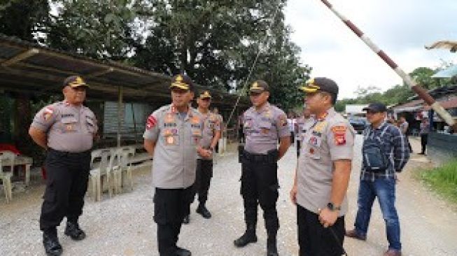 Kapolda Kalbar Cek Daerah Perbatasan Indonesia - Malaysia