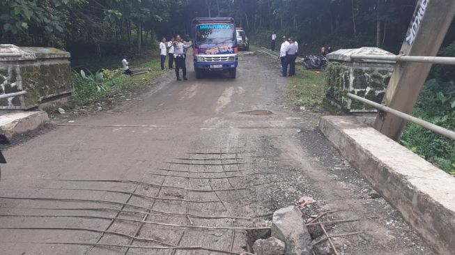 Perintah Bupati Iti, Pemkab Lebak Tutup Jembatan Cibereum Curugbitung