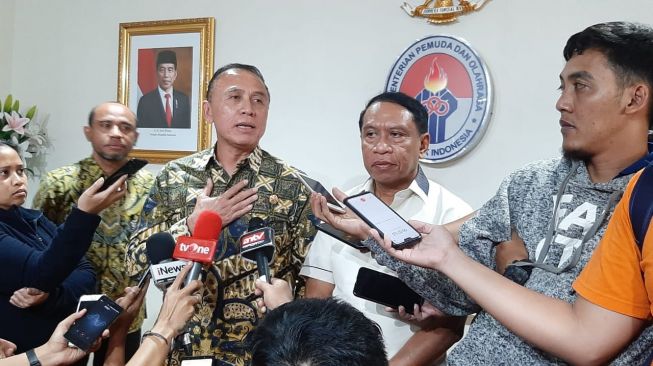 Ketua Umum PSSI Mochamad Iriawan Bertemu Menpora Zainudin Amali membahas kesiapan Piala Dunia U-20 2021, Jumat (21/2/2020). (Suara.com/Adie Prasetyo Nugraha).