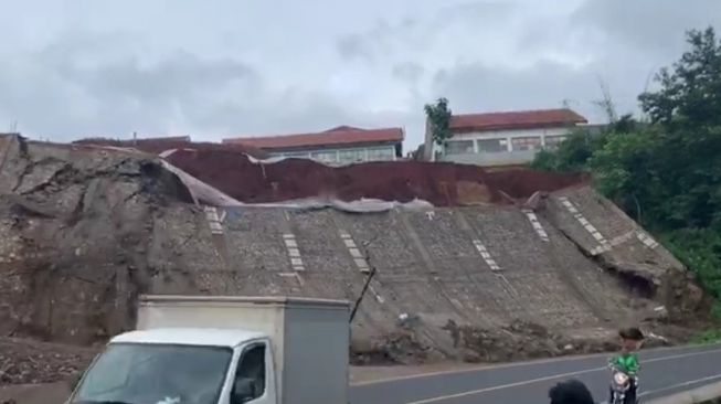 Viral Video Tebing di Palasari Garut Longsor, Ini Penjelasan Polisi