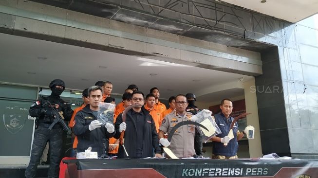 Geng AKRAM di Bekasi Incar Remaja Nongkrong, Gak Dikasih HP Bakal Dibacok