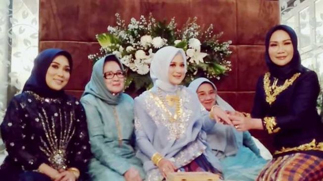 Putri Bupati Jeneponto resmi dilamar anak Bupati Konawe. (Foto: Ist)