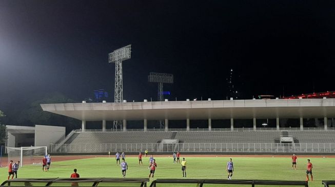 Uji coba timnas Indonesia vs Persita Tangerang di Stadion Madya, Senayan, Jakarta, Jumat (21/2/2020). (Suara.com/Adie Prasetyo Nugraha)