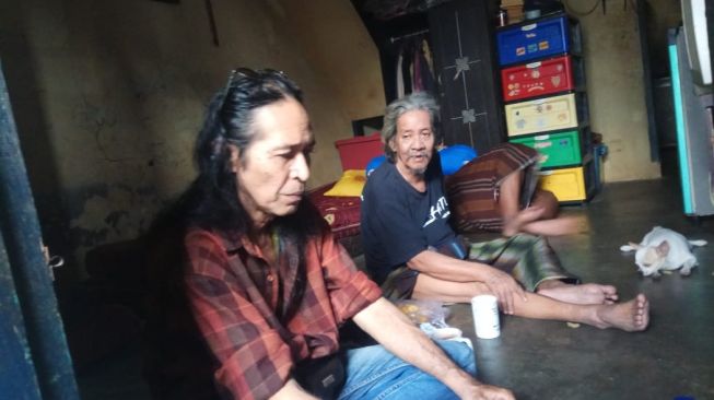 Naniel Yakin (kanan) saat dijenguk sahabatnya, Rudi Soeherman [dok. Rudi Soeherman]