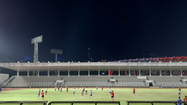 Uji coba timnas Indonesia vs Persita Tangerang di Stadion Madya, Senayan, Jakarta, Jumat (21/2/2020). (Suara.com/Adie Prasetyo Nugraha)