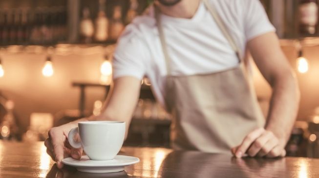 Pengin Kerja Sampingan sebagai Barista Kopi? Segini Lho Besaran Gajinya