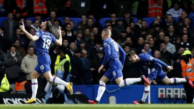 Pemain Chelsea Olivier Giroud rayakan gol ke gawang Tottenham Hotspur dalam pertandingan Liga Inggris yang berlangsung di Stamford Bridge, Sabtu (22/2/2020). [AFP]