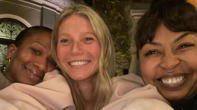 Gwyneth Paltrow dan rekan artis tanpa makeup. (Instagram/@gwynethpaltrow)