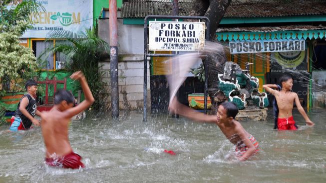 Rahmat HS: Bersyukur, Berkat Gubernur Soleh, Banjir Terjadi di Akhir Pekan