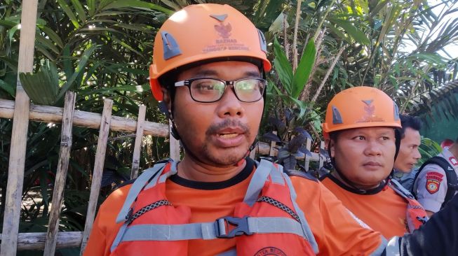 Galih Wicaksono, seorang relawan SAR Gabungan dari Baznas Tanggap Bencana, Minggu (23/2/2020).(kontributor/uli febriarni)