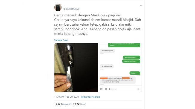 Aksi driver ojol membukakan kunci pengguna ojol. [Twitter]