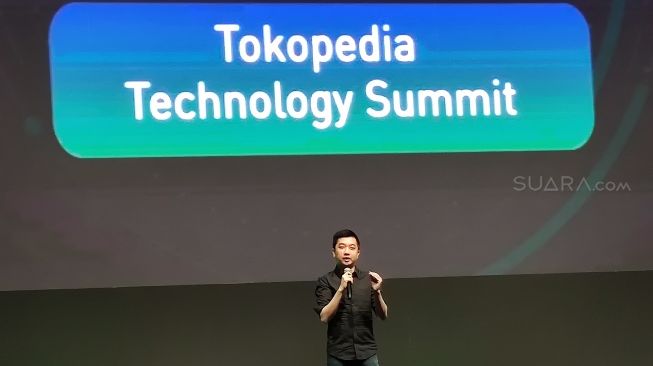 CEO Tokopedia William Tanuwijaya dalam acara Tokopedia START Summit 2020 di Jakarta, Sabtu (22/2/2020). [Suara.com/Tivan Rahmat]