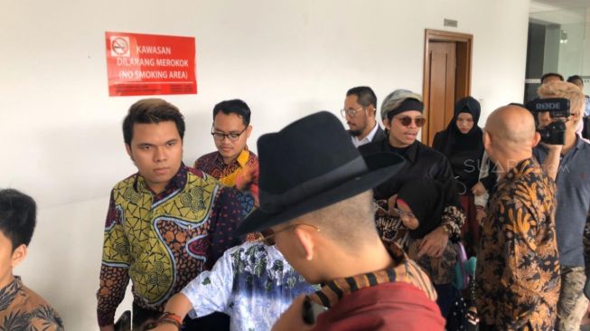 Gen Halilintar menjalani sidang gugatan hak cipta di PN Jakarta Pusat [Suara.com/Evi Ariska]