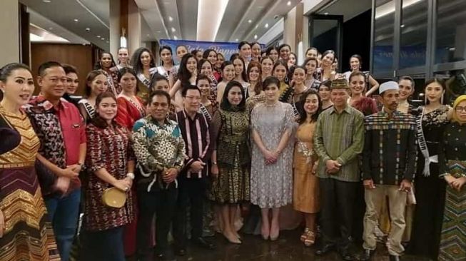 39 Finalis Putri Indonesia Komit untuk Dukung Tenun Ikat NTT