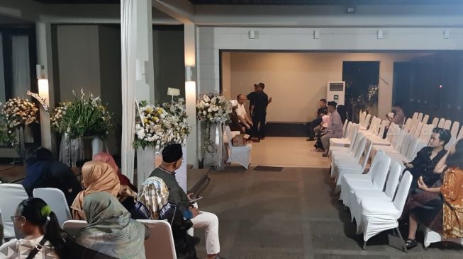 Suasana rumah duka Bunga Citra Lestari di acara tahlilan hari ketujuh Ashraf Sinclair, Senin (24/2/2020) malam. [Herwanto/Suara.com]