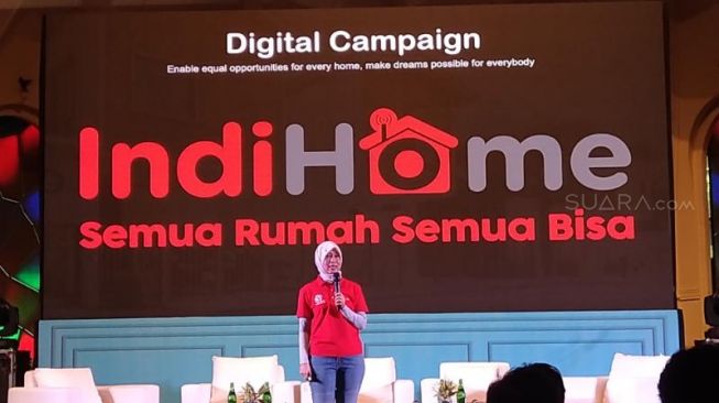 Direktur Consumer Service Telkom Indonesia Siti Choiriana dalam peluncuran Indihome Lite di Jakarta, Senin (24/2/2020). [Suara.com/Tivan Rahmat]