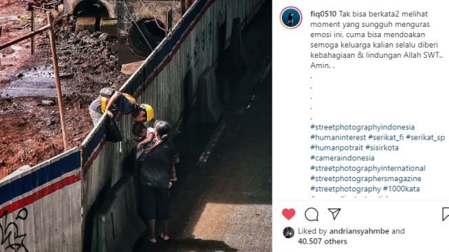 Viral Foto Mengharukan Bapak Cium Anak dari Atas Pagar, Ini Ceritanya