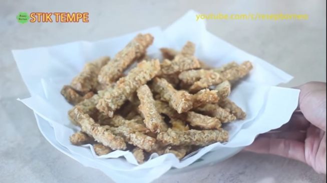 Stik tempe renyah dan sederhana (Youtube/Borneo Recipe)