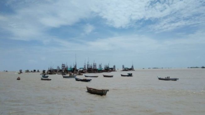 Haknya Dirampas Penambang, Nelayan Pantai Sampur Meradang