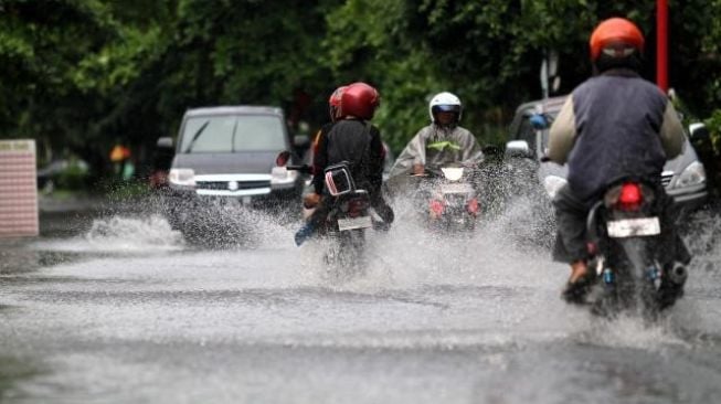 Sebagian Inlet Drainase di Solo Tertutup Lantai Semen, DPUPR Turun Tangan