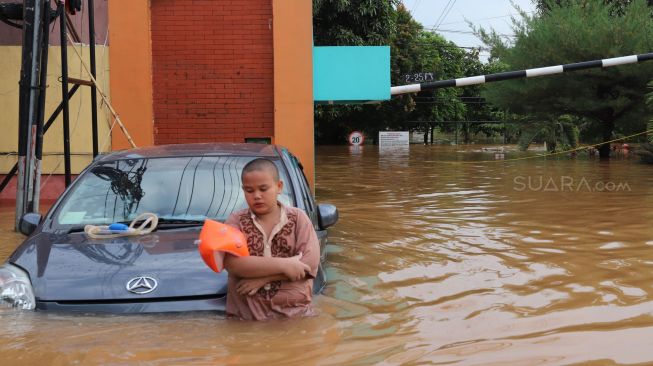 Dua Hari Direndam Banjir, Warga Bumi Nasio Bekasi Butuh Bantuan Makanan