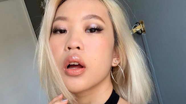 Lagi, Sisi Gelap Dunia K-Pop Dibongkar oleh YouTuber Cantik