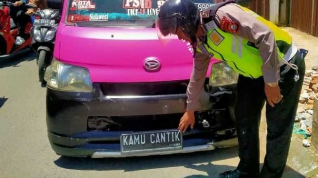 Pakai Plat Bertuliskan Kamu Cantik, Sopir Mobil Ini Kena Pasal Berlapis