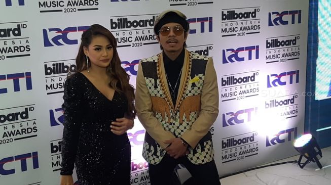 Atta Halilintar dan Aurel Hermansyah di ajang Billboard Music Awards 2020. [Ismail/Suara.com]