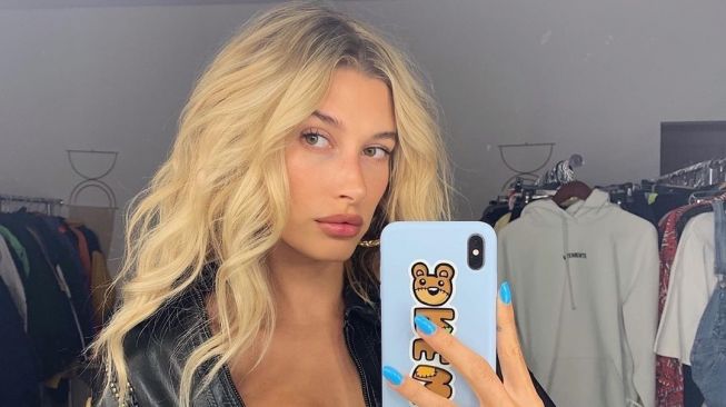 Jadi Model Papan Atas, Hailey Baldwin Justru Merasa Seksi Tanpa Makeup