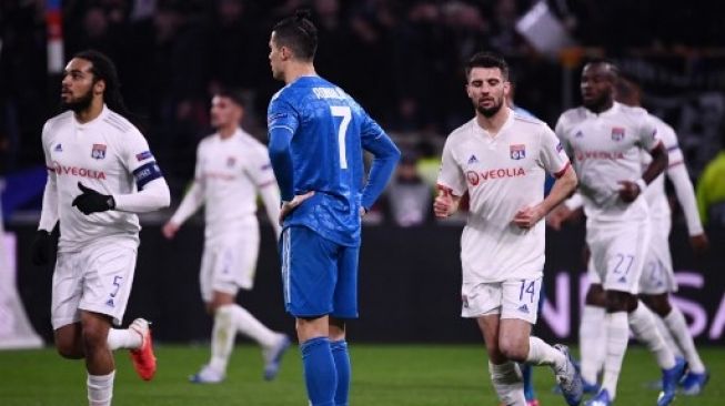 Reaksi bintang Juventus Cristiano Ronaldo (tengah) saat menghadapi Lyon pada leg pertama babak 16 besar Liga Champions di Parc Olympique Lyonnais stadium. FRANCK FIFE / AFP