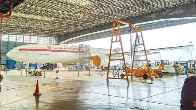 Beredar foto yang memperlihatkan pesawat baru Kepresidenan Republik Indonesia berada di hangar bandara. Foto tersebut dibagikan oleh akun Instagram @avia.pedia, Kamis (27/2/2020). [Instagram]