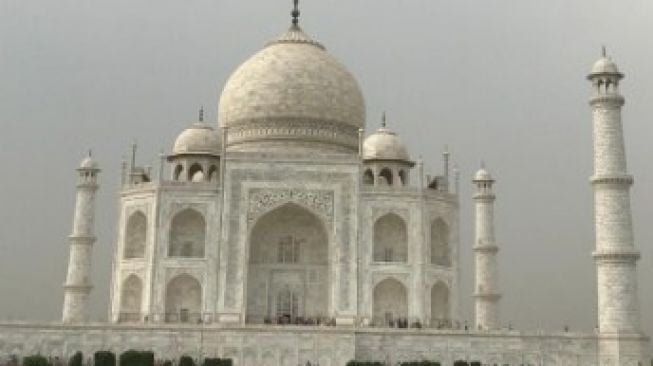 Kasus Covid-19 Belum Menurun, Pemerintah India Nekat Buka Kembali Taj Mahal