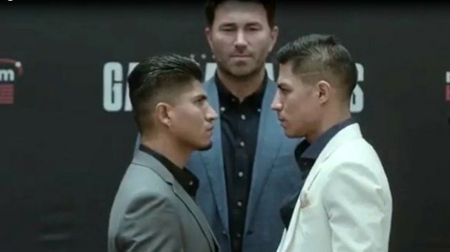 Screenshot petinju AS Mikey Garcia (kiri) dan Jessie Vargas (kanan) usai konferensi pers pertarungan kejuaraan tinju dunia antara kedua petinju, Rabu (26/2/2020) malam waktu setempat. [Instagram@teammikeygarcia]