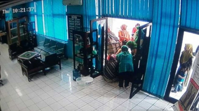 Mulyani Tiba-tiba Melahirkan di Planetarium TIM saat Antar Anak
