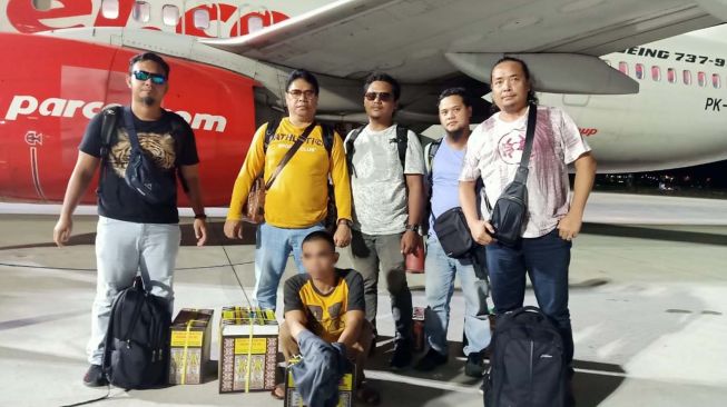 Tipu-tipu Tiket Palsu, Pria Ngaku Pimpinan Bandara Ini Dibekuk di Jeneponto