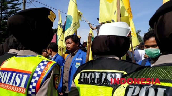 Tuntut PT Greenfield, Puluhan Mahasiswa di Blitar Demo DPRD