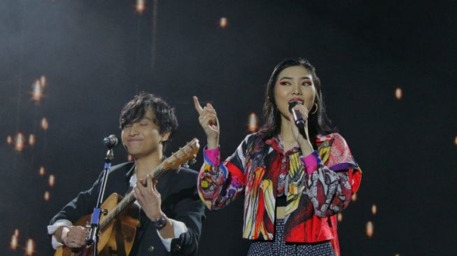 suara aneh dari langit tadi malam Tampil di Java Jazz 2020 Isyana Sarasvati Nyanyi Bareng Suami