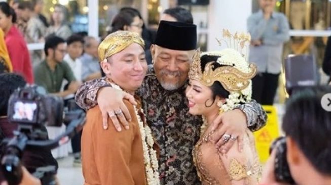 Bikin Haru, Indro Warkop Jadi Wali Nikah Anak Dono