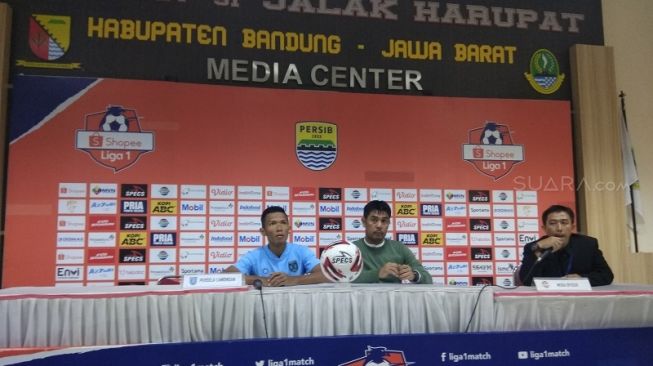 5 Berita Hits Bola: Persela Kalah, Nil Maizar Sebut Persib Sangat Klinis