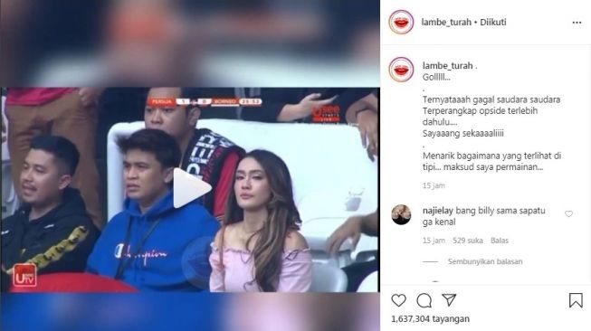 Billy Syahputra kepergok nonton bola bareng Intan Saumadina [Instagram/@lambe_turah]