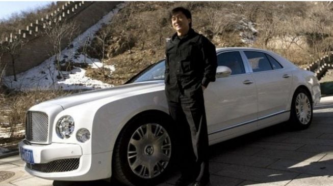 Jackie Chan bersama Bentley Mulsanne [Grand Tour Nation].