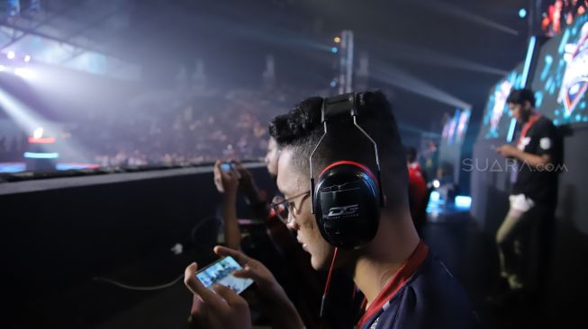 Serunya pertarungan Grand Final Dunia Games League 2020 [Suara.com/Tivan Rahmat].