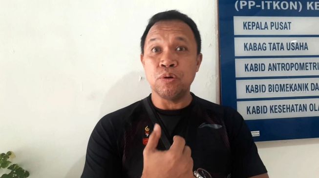 Pelatih Ganda Campuran PBSI Richard Mainaky ditemui di Gedung Kemenpora, Senayan, Jakarta, Selasa (3/3/2020). [Suara.com/Arief Apriadi]