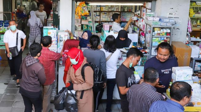 Heboh Virus Corona, Pasar Pramuka Diserbu Pencari Masker