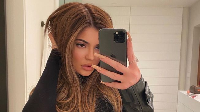 Viral Pria Lahirkan Anak Ketiga, Gelar Miliarder Kylie Jenner Dicabut