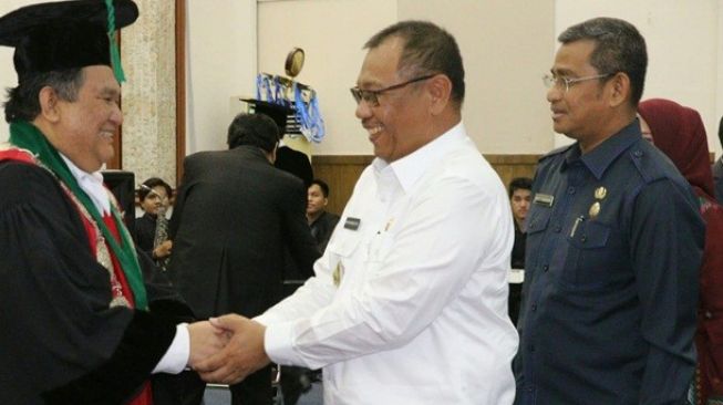 Hadiri Pengukuhan Guru Besar USU, Ini Harapan Akhyar