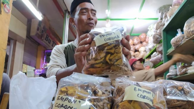 Pedagang di Pasar Beringharjo jual empon-empon Corona, Rabu (4/3/2020). [Putu Ayu Palupi / Kontributor]