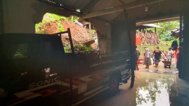 Banjir hingga Longsor, 33 Bencana Dampak Hujan Lebat Landa Kulon Progo