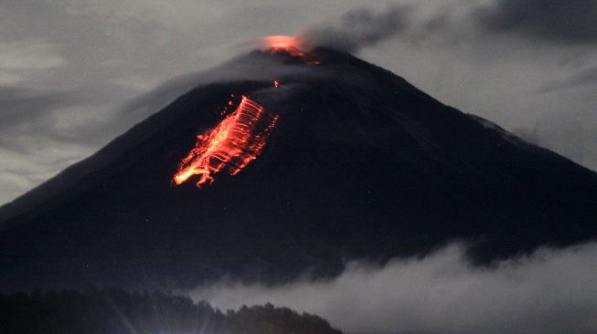 Gunung Merapi Semeru Lewotolok Meletus Berurutan Begini Kata Pvmbg Suara Jatim
