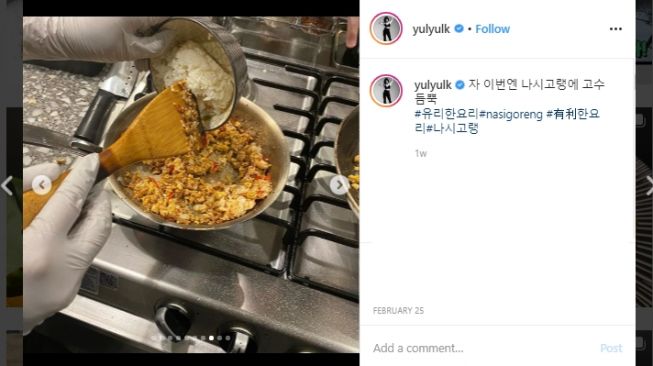 Yuri SNSD masak nasi goreng khas Indonesia. (Instagram/@yulyulk)